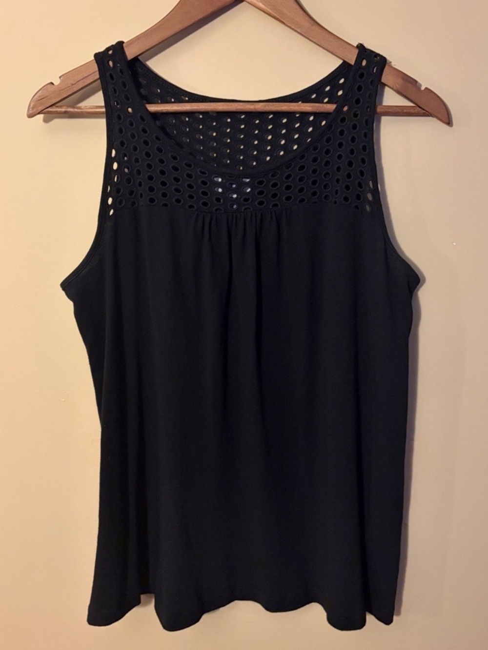 🎈$10 add on Old Navy Black Eyelet Yoke Tank Top